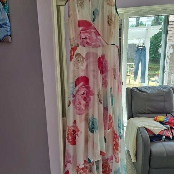 Dress - Picture 2 of 4